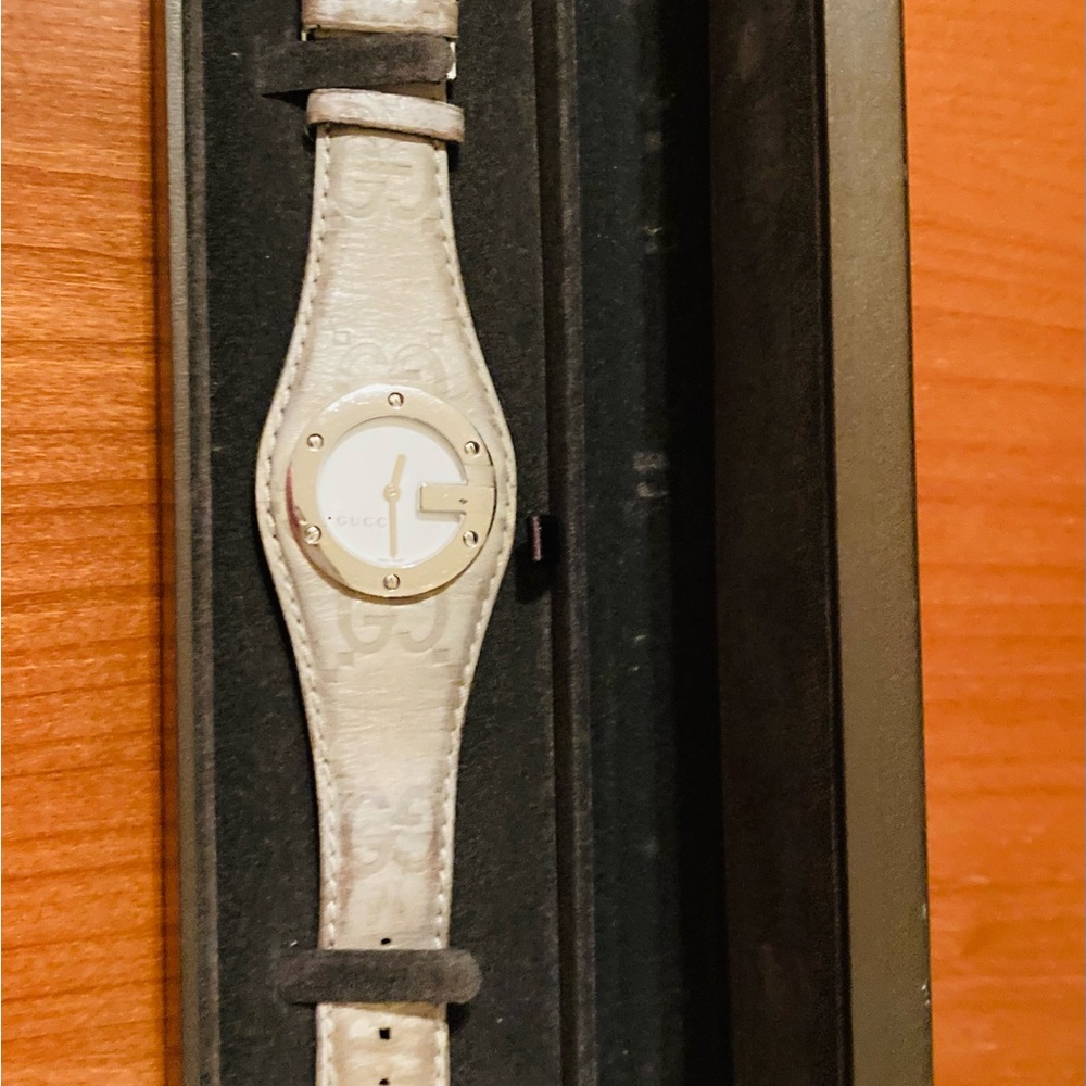 Gucci Signature Leather Women's Watch
